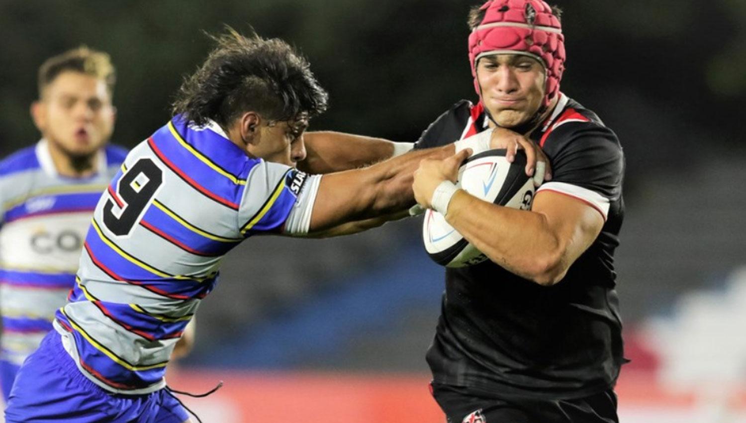 EN DEFENSA. Gonzalo García no pudo frenar con su tackle a Alfonso Escobar, que anotó su primer try del partido.