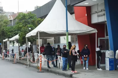 Pese a las restricciones, los números no mejoran: 35.355 contagios y 641 muertos en el país