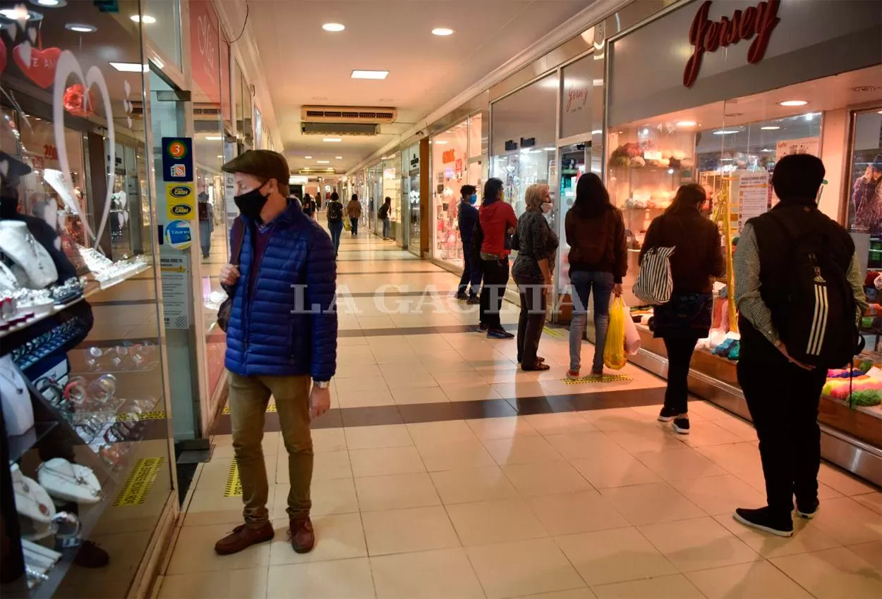 El horario corrido para los comercios regirá desde mañana en Tucumán