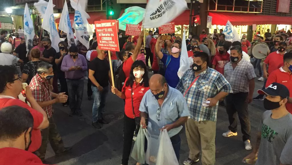 El SEOC se manifestó por las calles del microcentro para exigir el cierre de los comercios