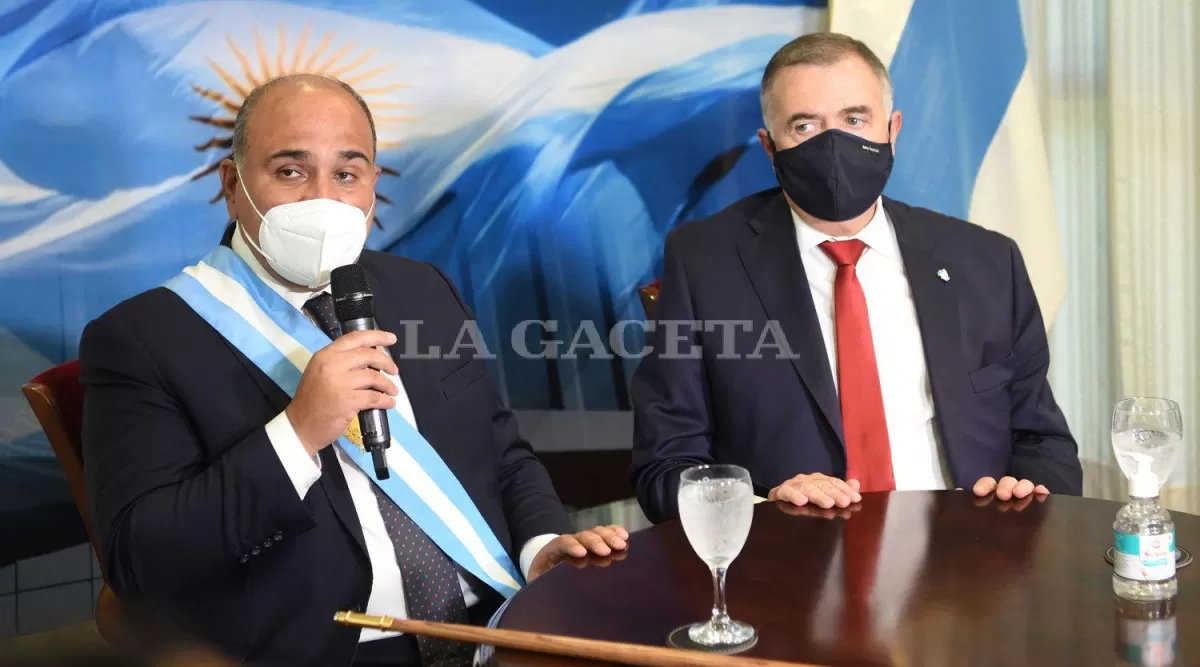 OTROS TIEMPOS. Manzur y Jaldo compartieron un acto, antes de la pelea desencadenada por la elección del  ombudsman. FOTO DE ARCHIVO, LA GACETA. 