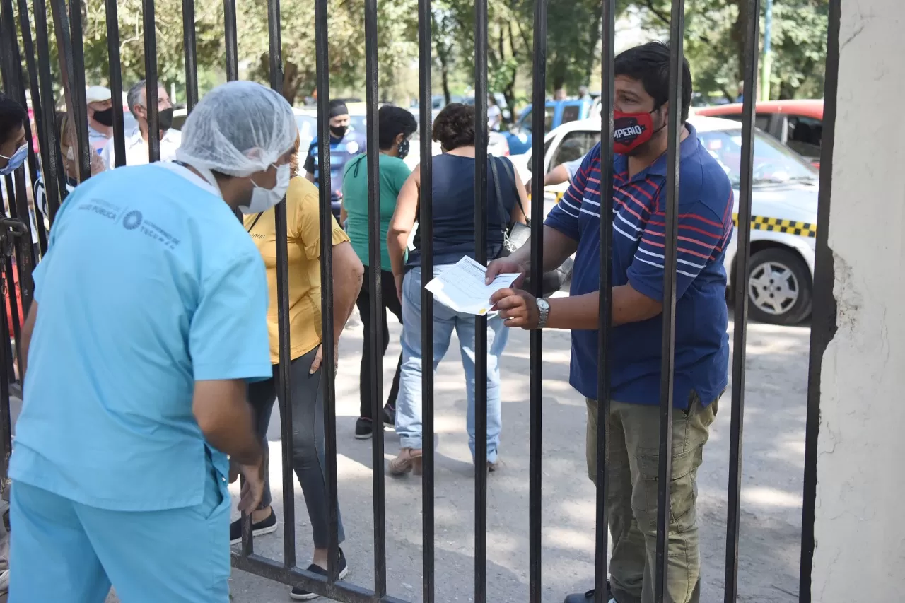 HIPÓDROMO. En la puerta hubo aglomeraciones.