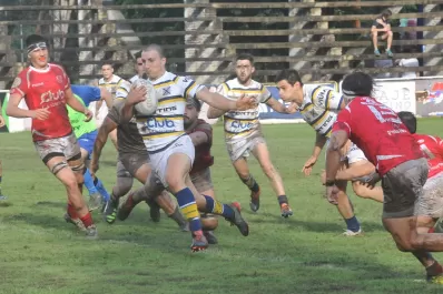 Tackleando bajo la lluvia