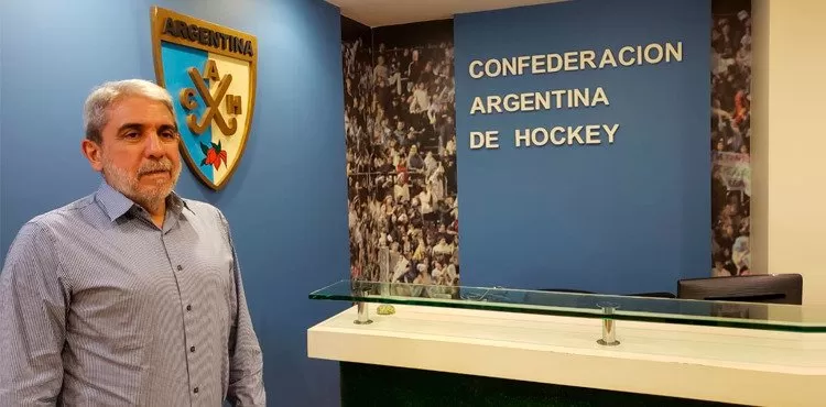 Aníbal Fernández fue electo presidente de la Confederación Argentina de Hockey