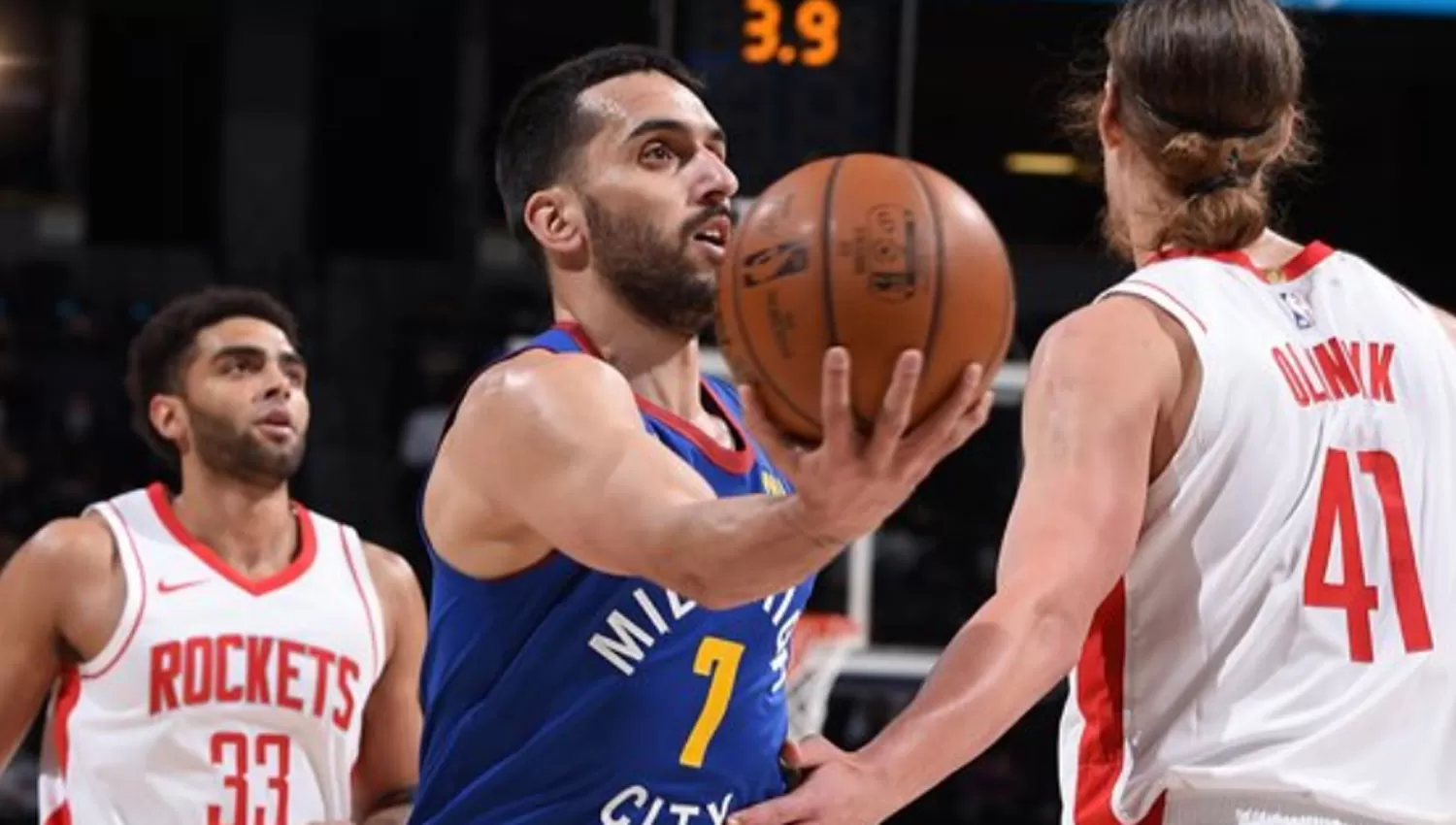 PASANDO. Campazzo explotó al máximo su cualidad para pasar la pelota en ataque.