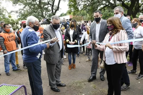 Jaldo inauguró una pista de salud en la plaza de Villa Urquiza