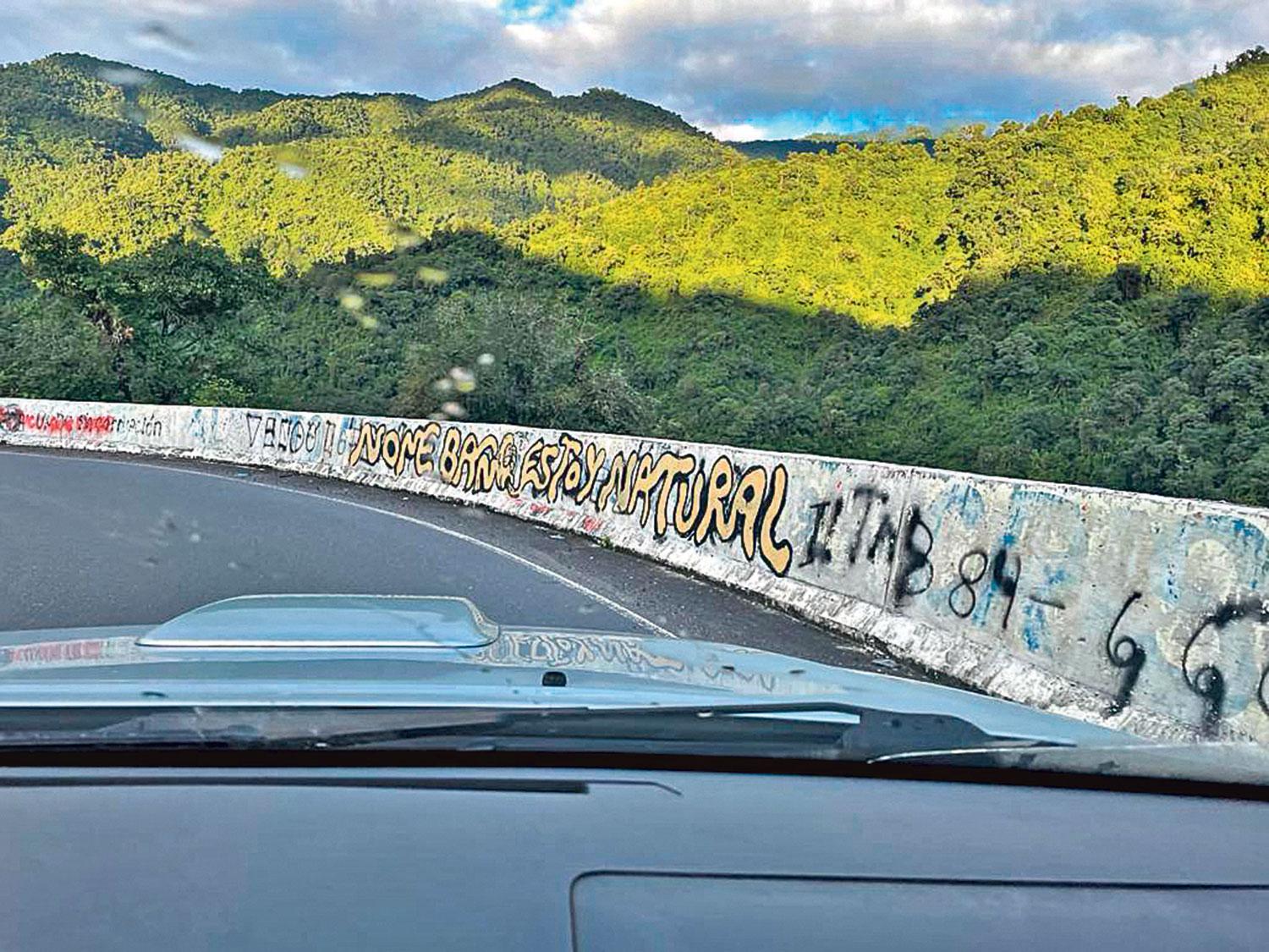 “No me baño”, el grafiti cada vez más común en Tucumán