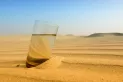 La oposición y un vaso de agua en el desierto