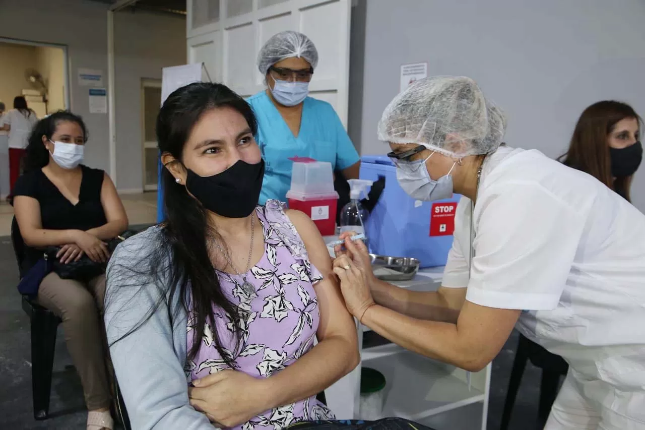 VACUNACIÓN CONTRA EL CORONAVIRUS / FOTO DE PRENSA SIPROSA