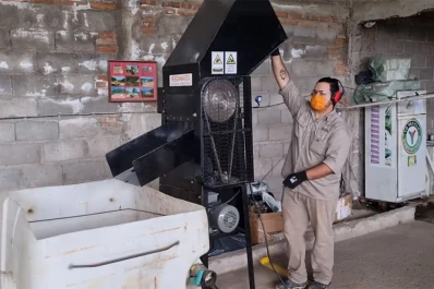 En Yerba Buena, el centro verde incorporó una máquina trituradora de vidrios