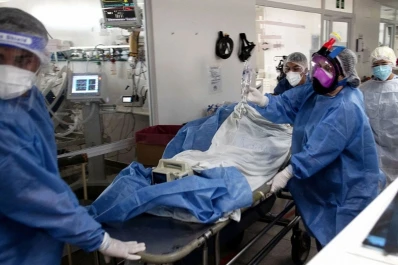 Argentina: en una semana subió 86% el promedio de muertos diarios por covid-19