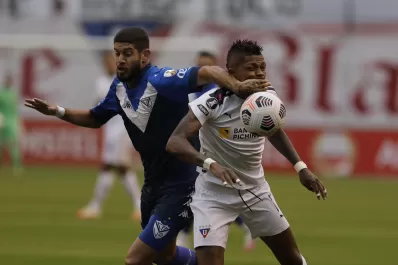 Vélez no encontró respuestas y cayó ante la Liga Deportiva Universitaria en Quito