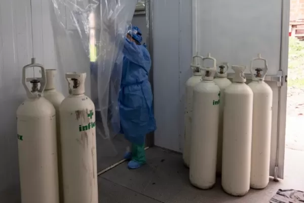 Vizzotti: la demanda de oxígeno está entre dos y tres veces más que en el momento de mayor consumo del año pasado