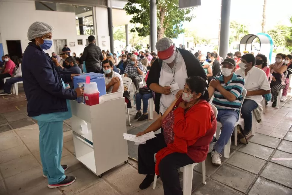 VACUNACIÓN. Con varios padrones abiertos, el Siprosa busca llegar al fin de semana con unas 300.000 dosis contra covid aplicadas al público objetivo. 