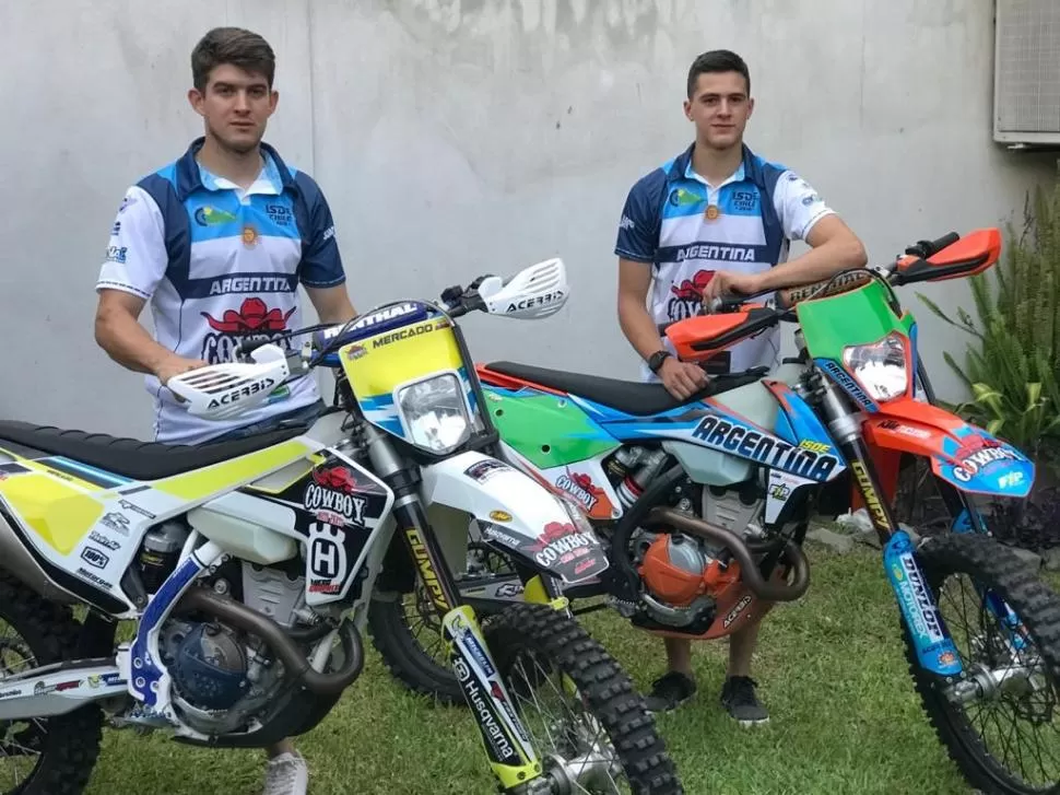 ANSIOSOS. Martín y José María ultiman detalles en sus máquinas para poder defender sus buenas posiciones en la tabla.  