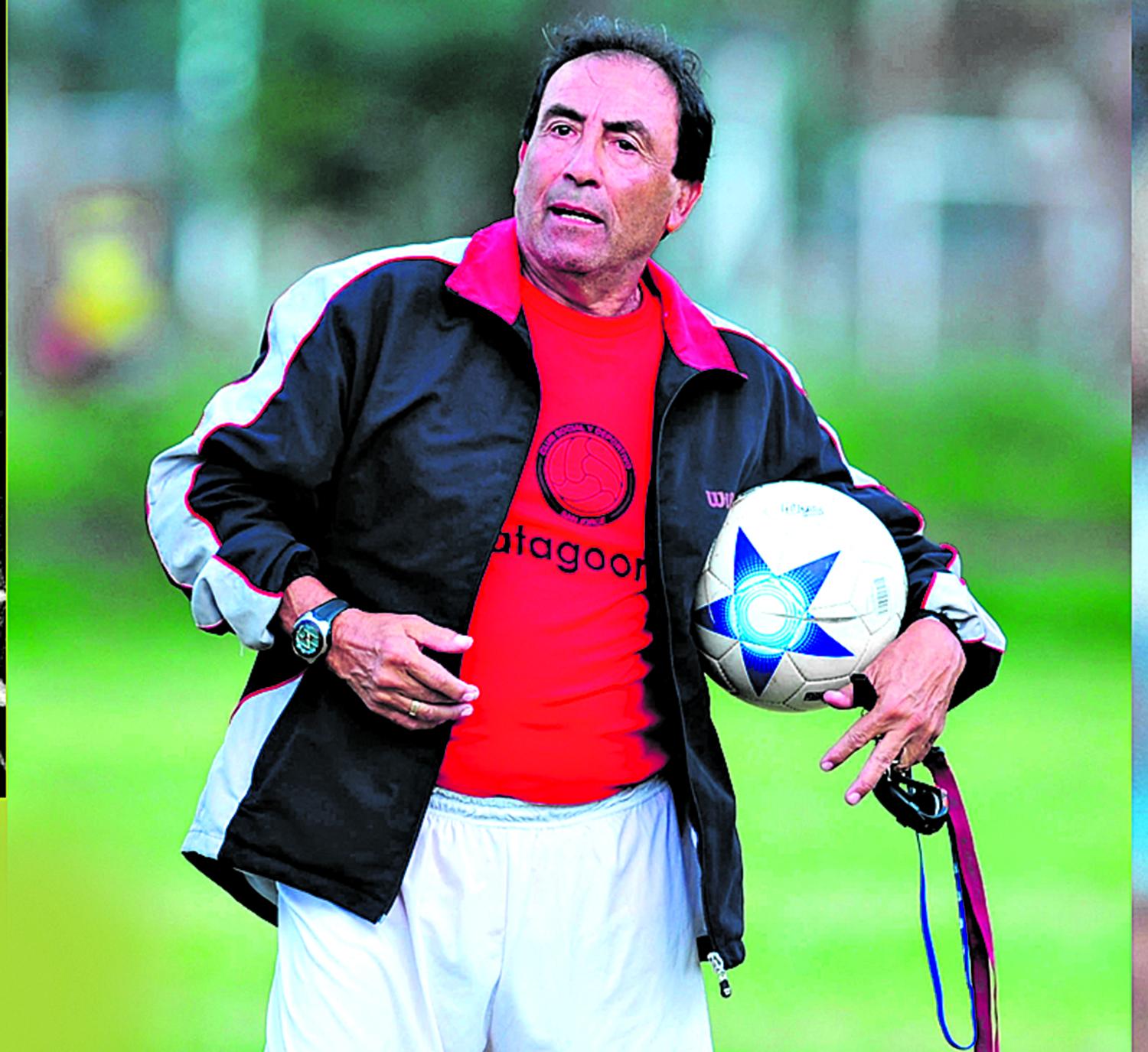 ENTRENADOR. Carlos Roldán llegó desde Capital Federal.