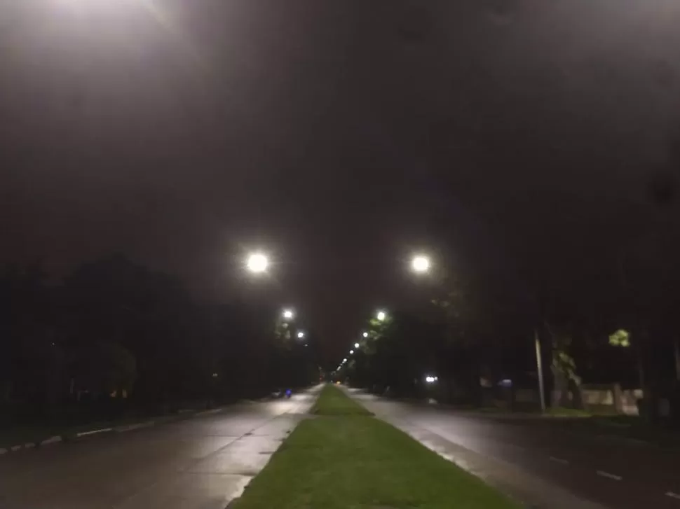 TODO VACÍO. No se puede circular entre las 0 y las 6 todos los días. 