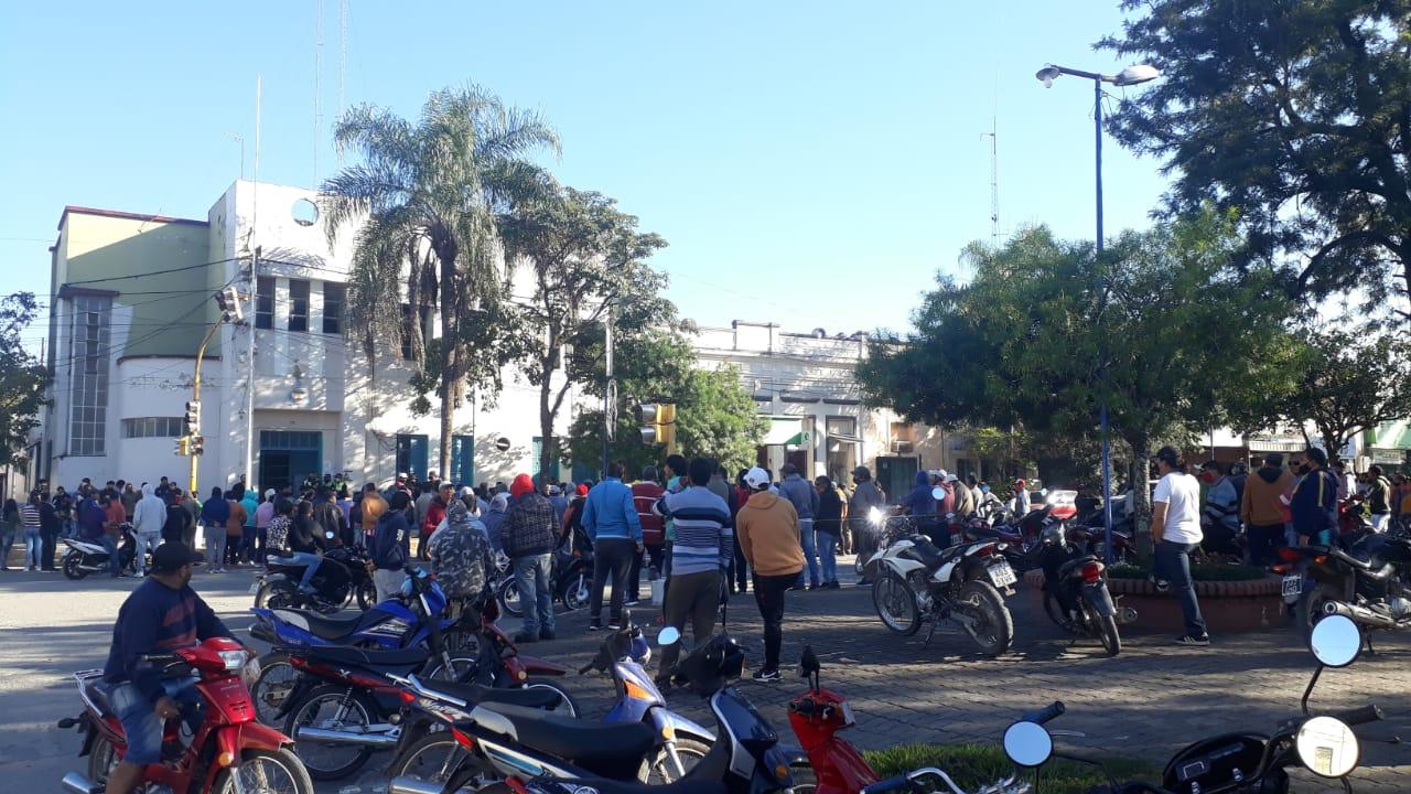 PROTESTA FRENTE A LA COMISARÍA DE FAMAILLÁ.