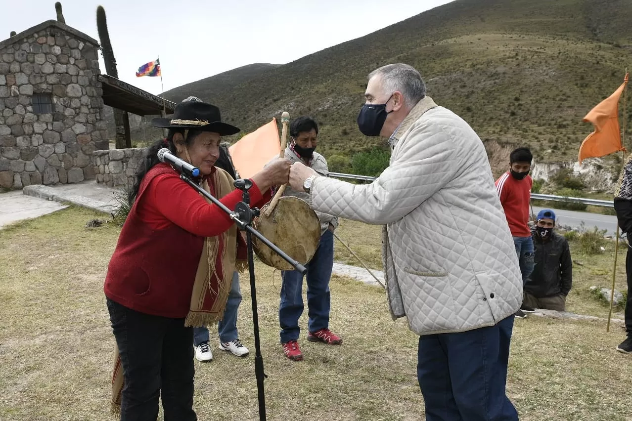 EN LA ANGOSTURA. El vicegobernador Osvaldo Jaldo encabezó el recorrido oficial. Foto Prensa HLT