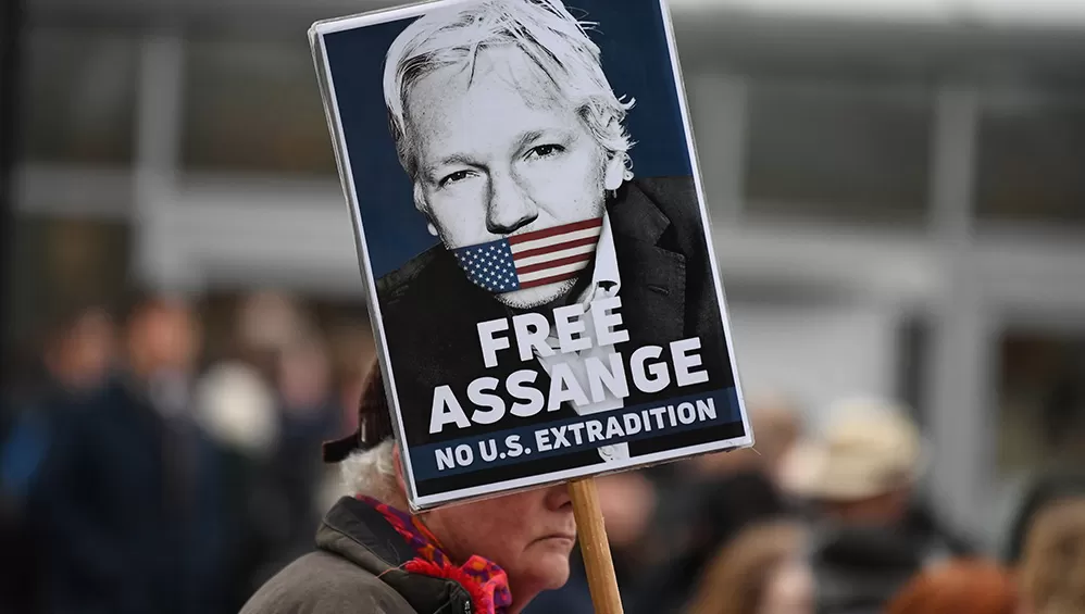 Julian Assange será trasladado a los EEUU, pese a los pedidos de activistas.