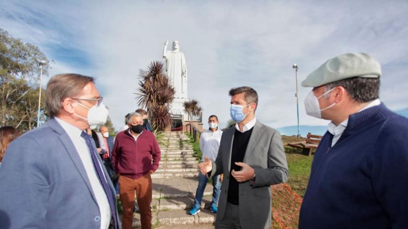 CRISTO BENDICENTE. Giobellina supervisó el avance de las obras.