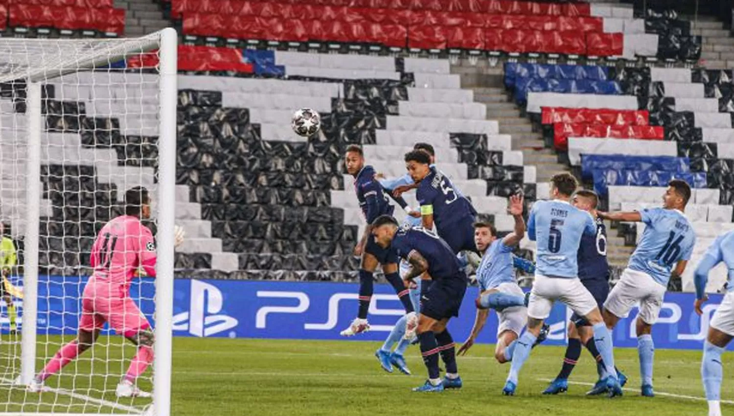 EN VENTAJA. La victoria conseguida por Manchester City en París lo posiciona mejor para la revancha.