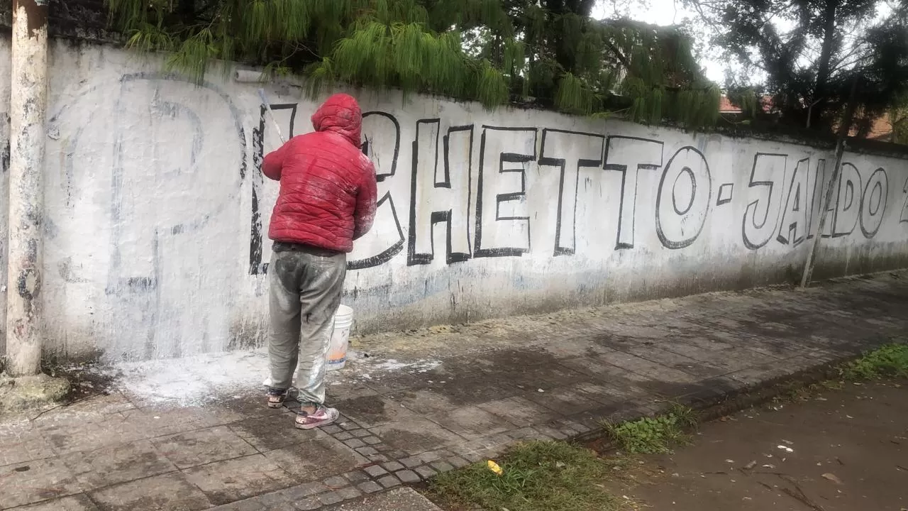 LA PINTADA DE LA POLÉMICA. El vicegobernador acusa al manzurismo de haber escrito Pichetto-Jaldo.