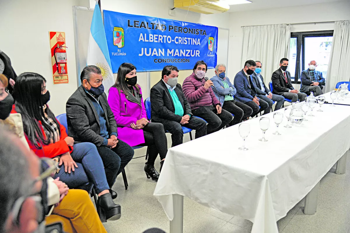 EN LA SEDE DEL PARTIDO JUSTICIALISTA. Doce de los 14 manzuristas, a través de Mansilla, explicaron las razones de la ausencia en la Cámara.