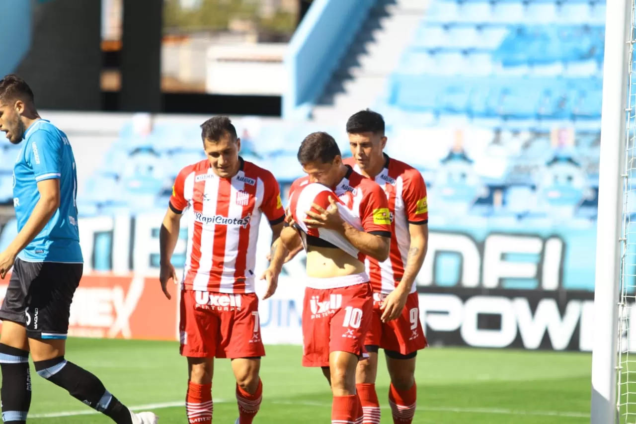 CELEBRACIÓN ESPECIAL. Juan Imbert festeja su gol ante Belgrano. Foto Diego Adrián Rascop / Especial para LA GACETA