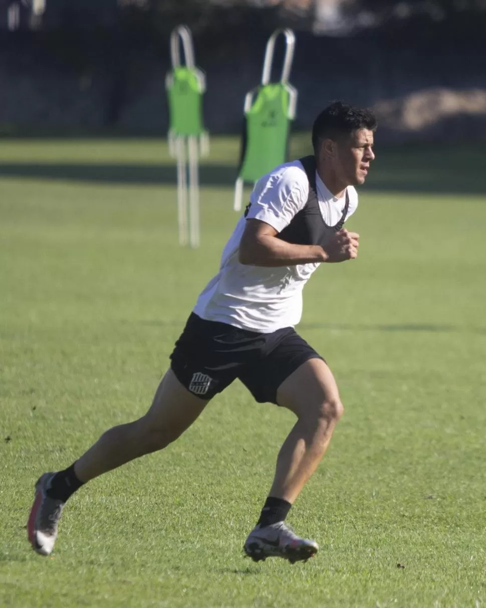 VEREDA DE ENFRENTE. Marcelo Estigarribia estuvo jugando en Belgrano hasta la temporada. Como todo “ex”, el delantero tendrá una ley por cumplir esta tarde. 