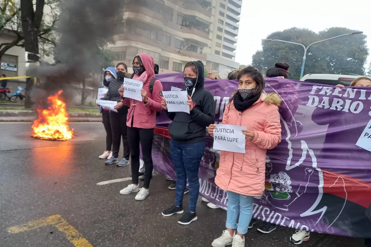 Protesta contra Ricardo Bussi. 