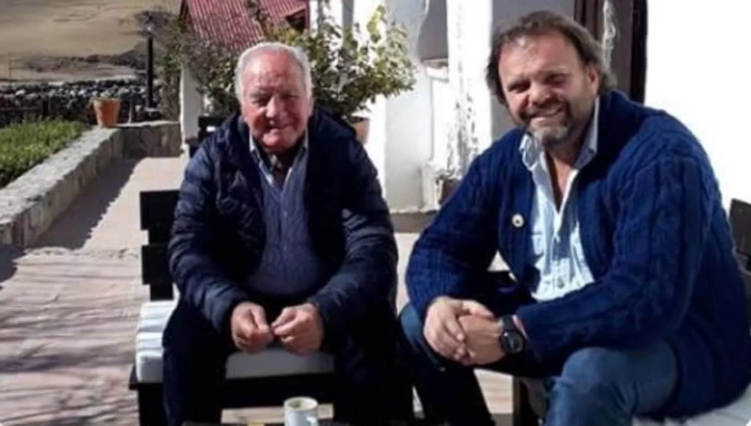 CON SU PADRE. Salustiano y Julio Paz compartiendo una tarde en los valles 