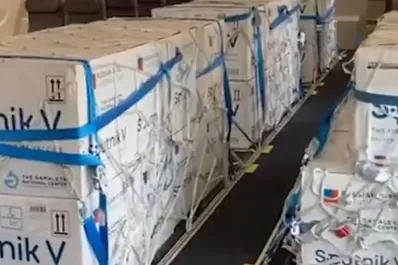 Un nuevo vuelo de Aerolíneas Argentinas parte hacia Moscú en busca de Sputnik V