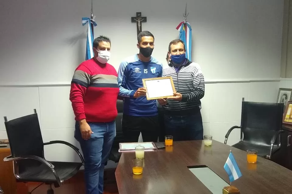 EL NIÑO MIMADO. Romero recibió el reconocimiento de todo su pueblo. FOTO TOMADA DE PRENSA DE  CHUMBICHA CATAMARCA