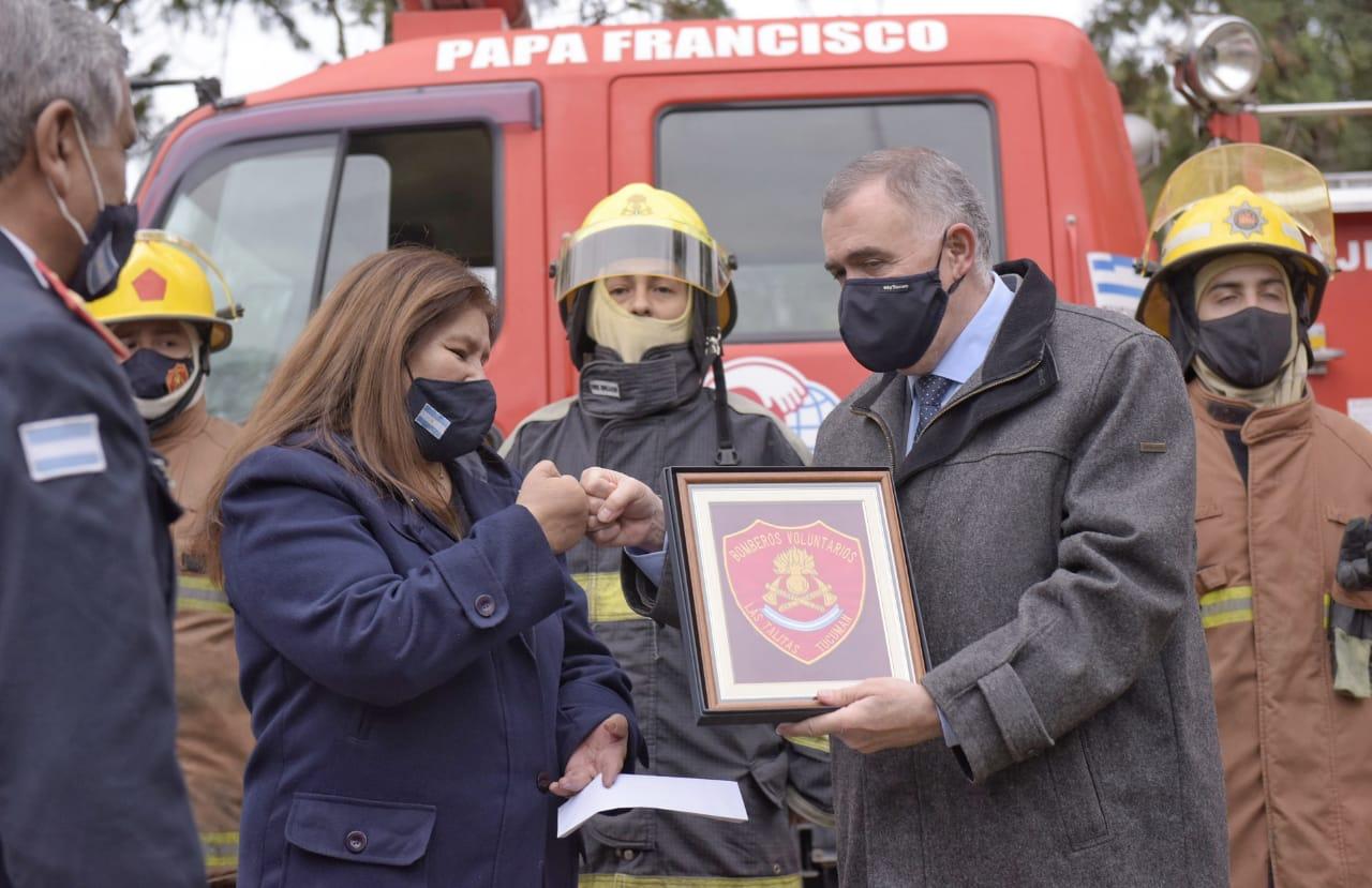 EN LAS TALITAS. Jaldo encabezó el acto de entrega de una autobomba. Foto Prensa HLT