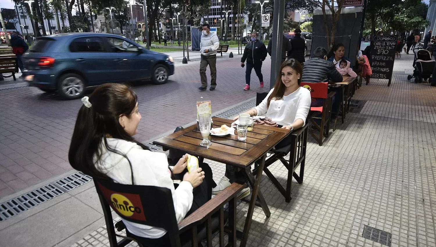 A diferencia de la capital, en el sur tucumano, el comercio atiende en horario cortado