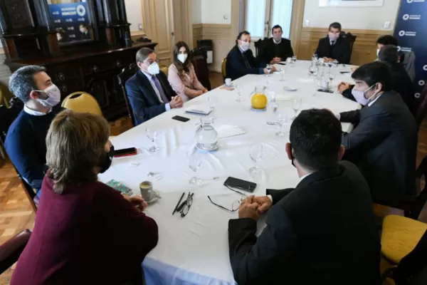 El gabinete de Manzur se reunió y respaldó a Lichtmajer antes de la interpelación