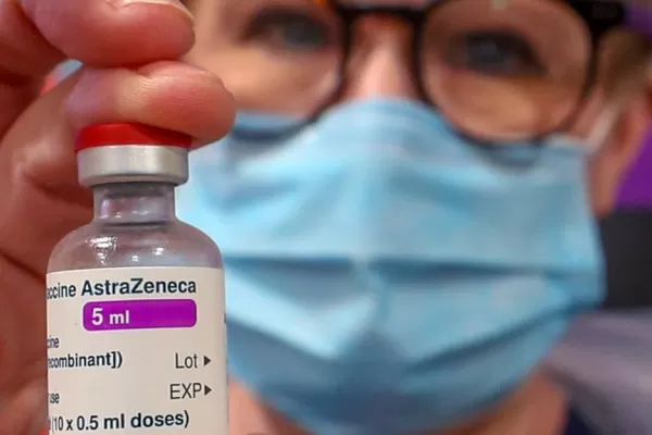 Científicos descubren por qué  la vacuna de AstraZeneca puede causar trombosis