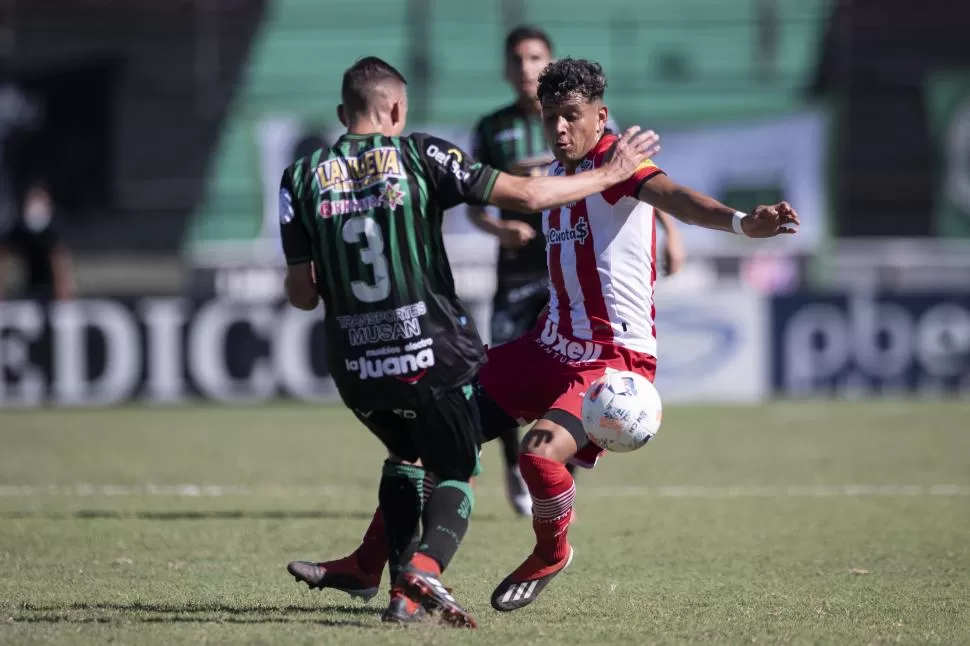 FANÁTICO. Lucas Diarte juega como un hincha más. Luego de dejar atrás el mal trago que significó la temporada pasada, el lateral empezó a encontrar el nivel por el que supo destacarse en el pasado. 