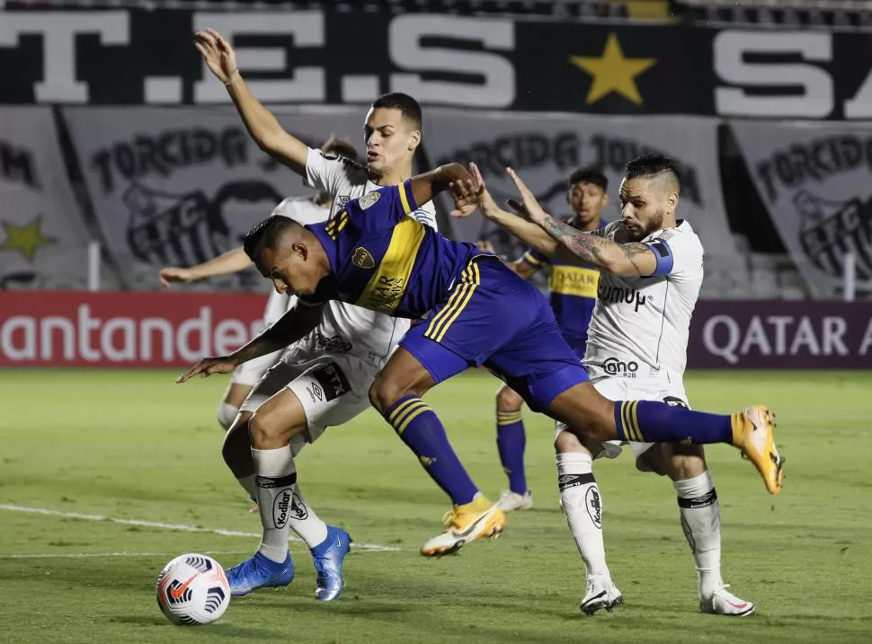 NO PUDO HACER LA DIFERENCIA. Villa y su velocidad no pudieron despertar a un Boca que no mostró capacidad de reacción.  Twitter @BocaJrsOficial