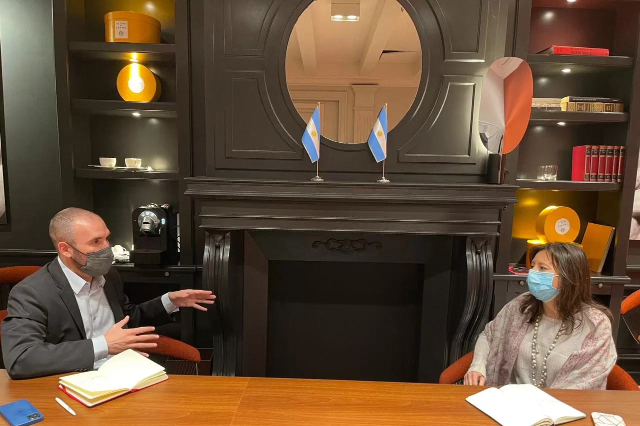 FMI: Martín Guzmán se reunió con Julie Kozack en Roma