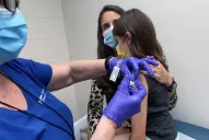 Antes de fin de año, el Gobierno planea vacunar a todos los adolescentes sin comorbilidades 