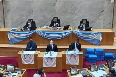 Lichtmajer ya está en la Legislatura: aquí podés seguir en vivo la interpelación al ministro