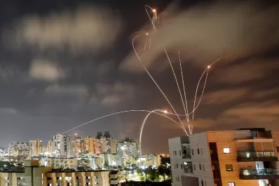 Hamas atacó aeropuertos de Israel y se cancelaron vuelos desde Estados Unidos