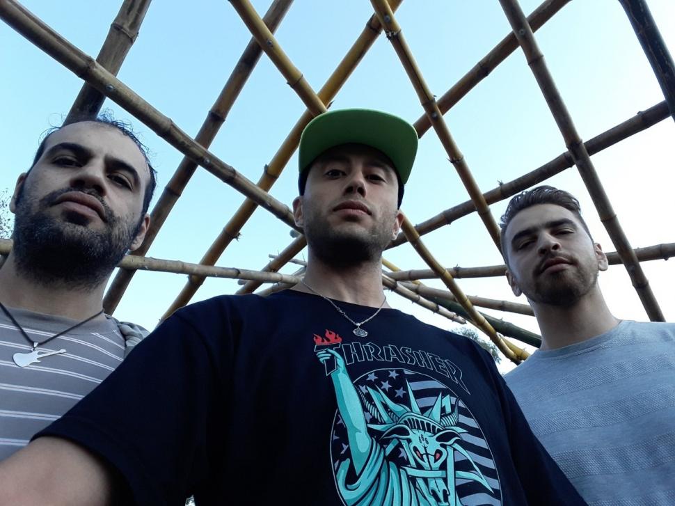 EN FORMATO TRÍO. Critical Haze & The Innocent Boy hace converger distintos ritmos alrededor del hip hop.   