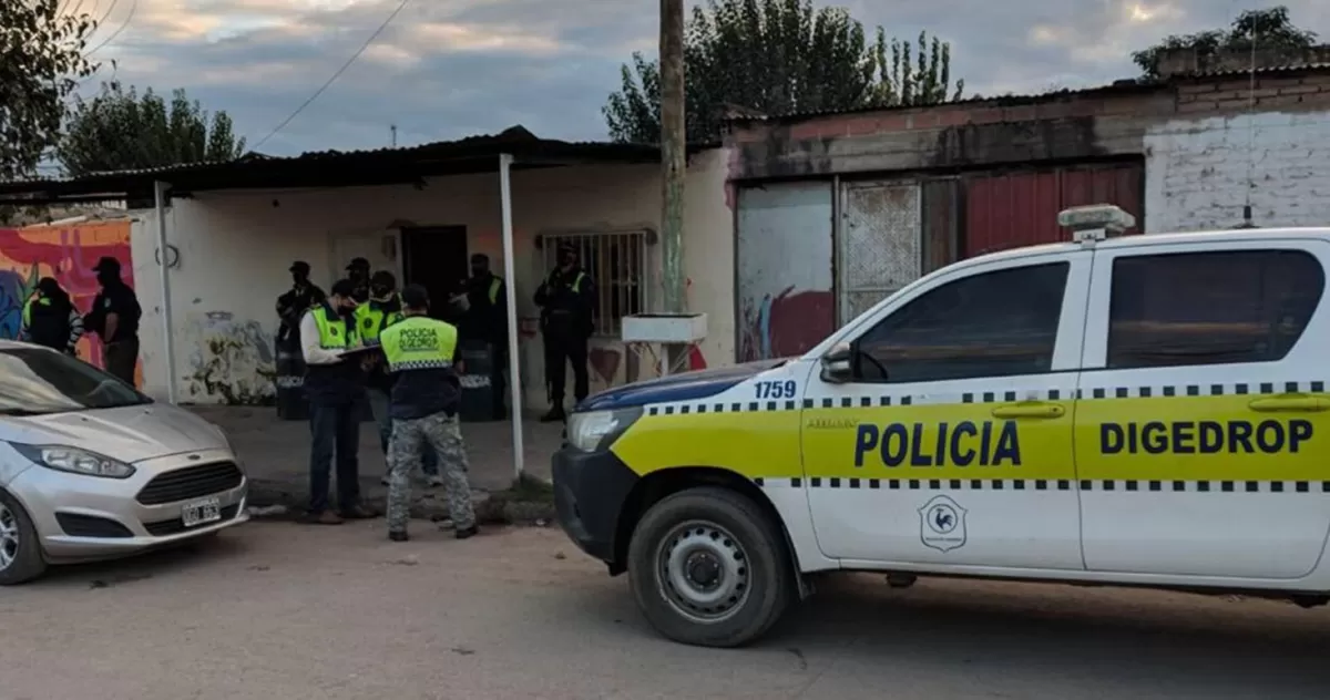 EN EL OPERATIVO. Los efectivos de la Digedrop durante la medida.