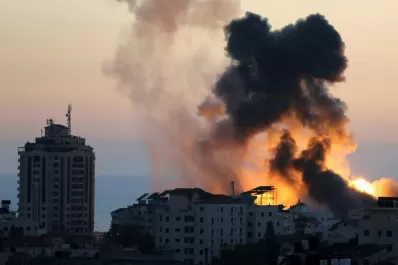 Medio Oriente: los civiles huyen, aterrados, en medio de los bombardeos