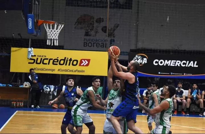 José Muruaga el alero de Belgrano y goleador del partido. 