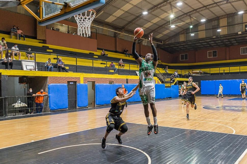 DOBLE. Con sus más de dos metros, el pivot oriundo de Tampa /Florida) aspira a darle muchos puntos a su equipos para ir en busca de la clasificación. 