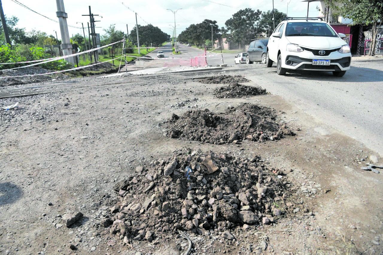 ARREGLOS. Frente al Pozo de Vargas se están haciendo obras, aunque solo en un lado de la vía.
